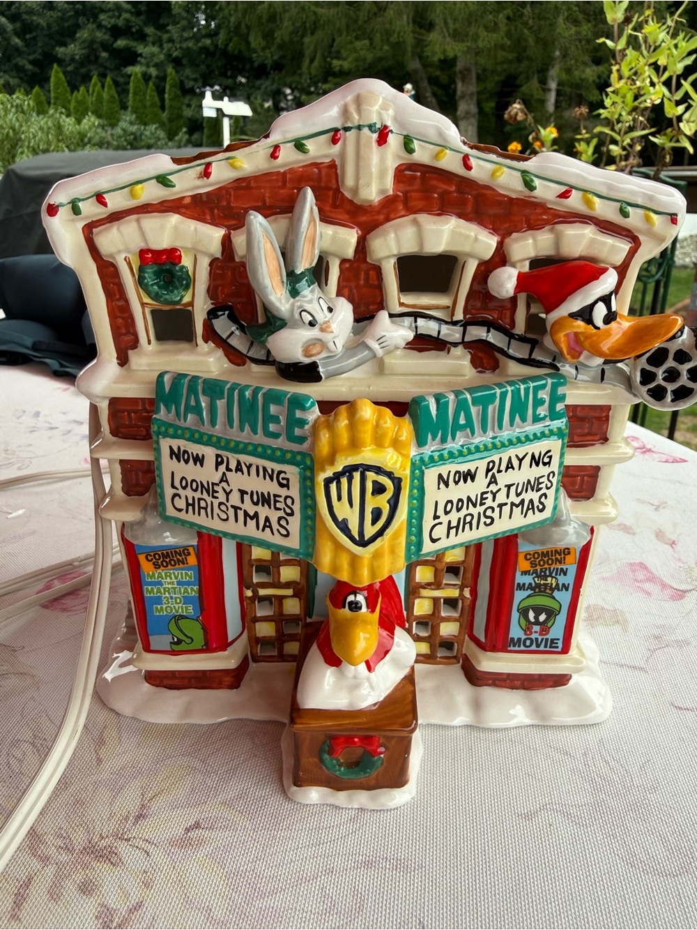 Warner Bros. Looney Tunes Christmas Matinee Ceramic Decoration - plug in light